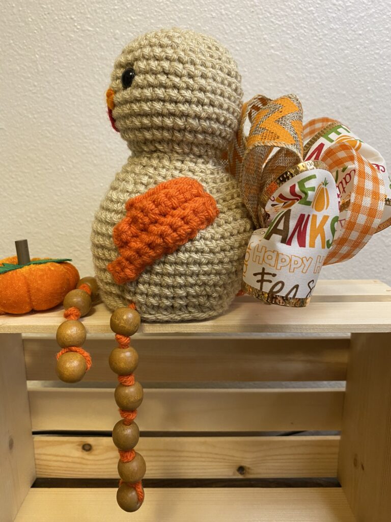 a free turkey crochet pattern that combines crochet with ribbons and beads