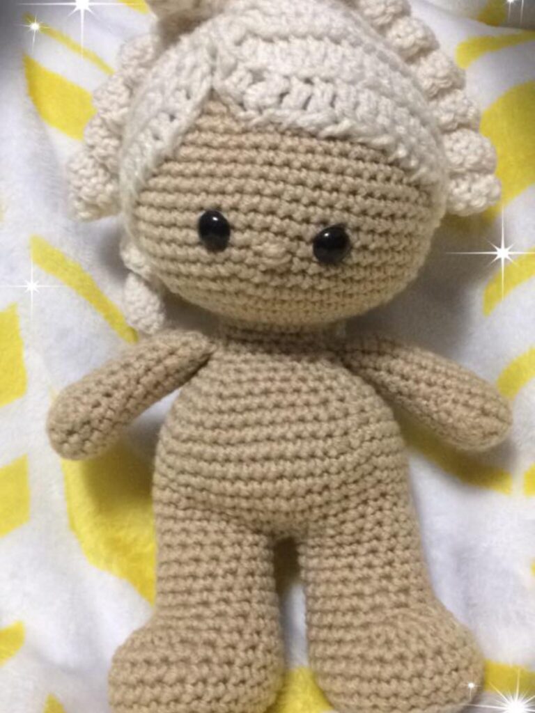 a standard weebee doll a free crochet pattern by Laura Tegg