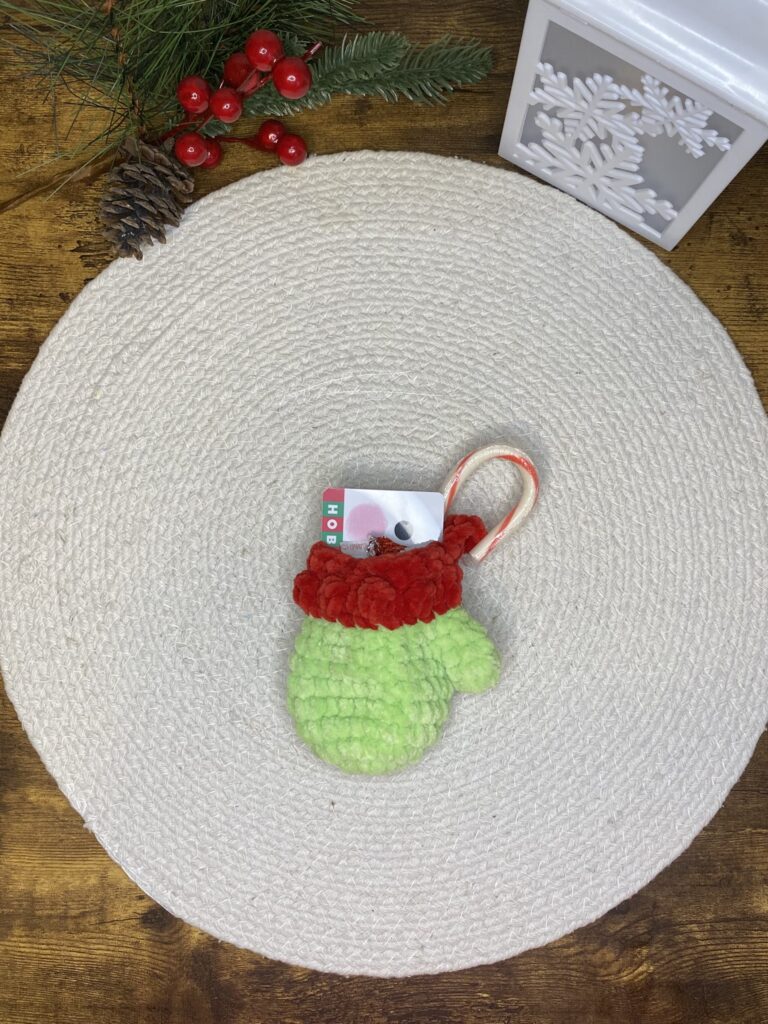 Crocheted mitten gift card candy holder. crocheted mitten pattern